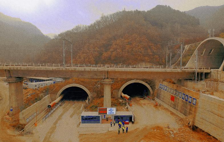 承平高速控制性工程—南火道特长隧道双洞贯通
