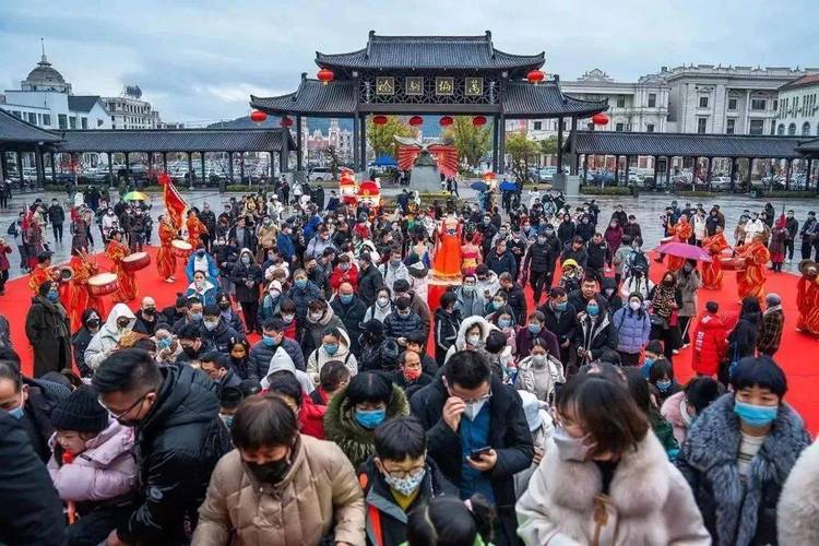 (新春走基层)浙江象山影视城举办特色庙会 百余场演艺活动年味满满