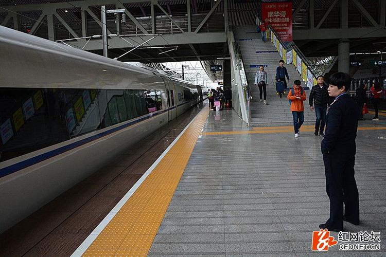 高铁衡阳东站乘车遇困难？湖南交通工程学院“小红帽”来帮忙