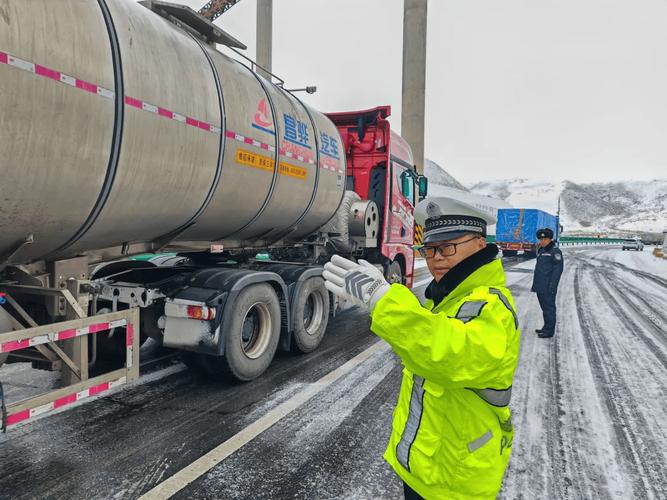 青海省久治县发布道路结冰黄色预警_3