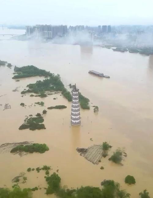 珠江流域暴雨区内部分中小河流或发生超警洪水