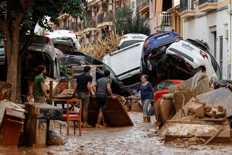 南非西开普省暴雨引发洪水 多地受灾
