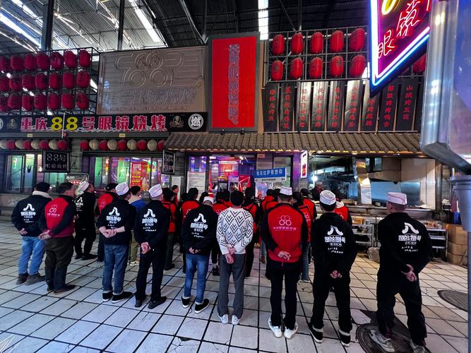 西藏海拔最高的夜市开业