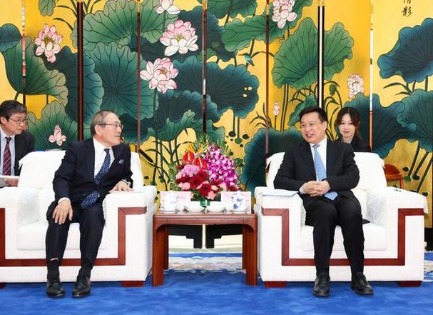 傅华会见比利时通讯社社长