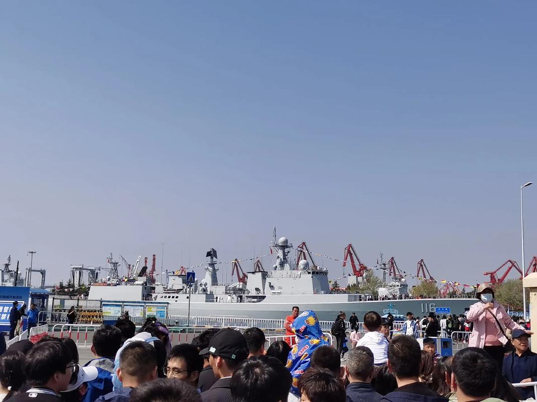 来见面吧！海军5艘舰艇齐聚青岛对市民开放