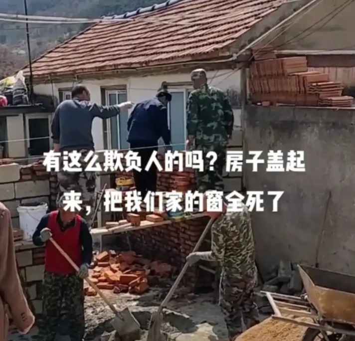 邻居“借”墙盖房影响采光通风 这房该拆吗?